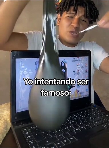 Yo Intentando Ser Famoso: Memes y Diversión