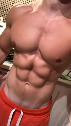 Brycen Tabone | Online Fitness Coach on Instagram: "These are the 3 most important things when it comes to getting visible abs. 1️⃣ Weighted ab training: Like any muscle group, your abs can grow in size if you progressively overload them. By using weights, you stimulate hypertrophy, which helps develop a more defined core that can be visible at higher body fat percentages. 2️⃣ Being in a caloric deficit: A caloric deficit is crucial to reduce body fat and reveal muscle definition. Being in a cal