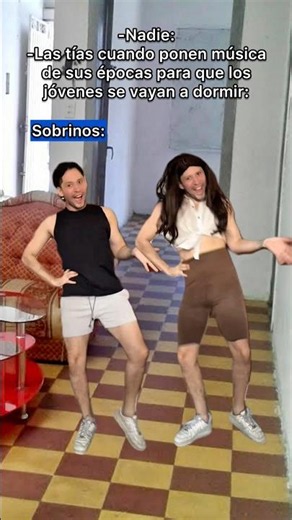 Las tías cuando ponen música de sus épocas para que los jóvenes se vayan a dormir.