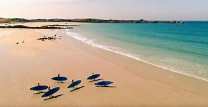 ☀️🏝️☀️ Each of the five naturally beautiful Islands has its own distinct character, landscape and identity. So breathe deeply and start to relax - we know that you will love #ThatIslandFeeling 👉 https://www.visitguernsey.com/islands-of-guernsey | VisitGuernsey