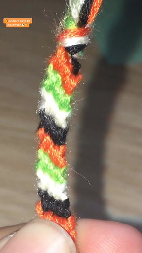 🎃How to make a candy stripe, Halloween inspired friendship bracelet🎃!! #foryou #howto #friendshipbracelet #fb #bracelet #foryoupage #makeitawesome