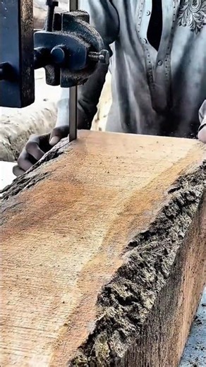 Cutting Logs into Beams with Modern Machinery #shorts