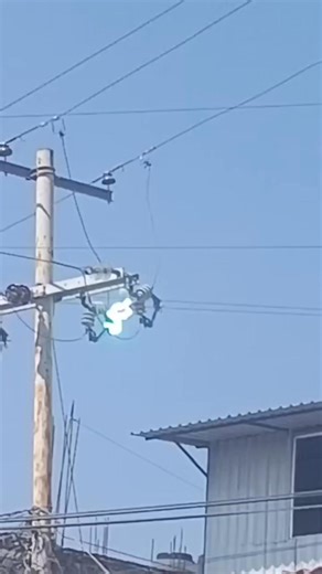 🔴 #Ahora | Sin energía eléctrica el área del mercado Baltazar R. Leyva Mancilla y alrededores por incidente en un transformador por la primaria José Marti. | El Chilpancingo de Ahora
