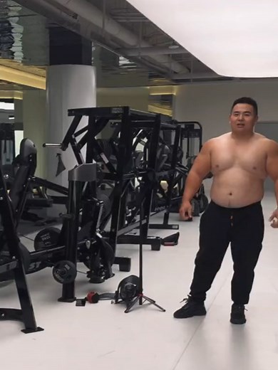 Superbeefy!🤩👍 #beefy #massive #bulky #muscle #musclebear #musclehunk #beefymuscle #muscleflexing #pecs #biceps #workout #motivation