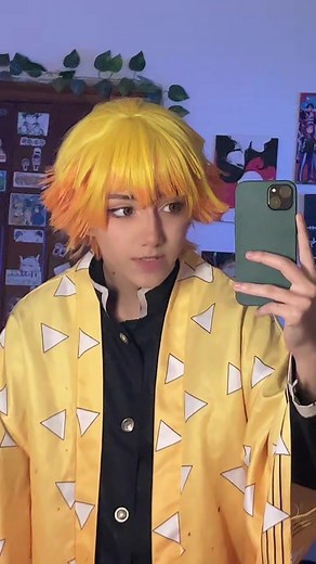 Cosplay de Zenitsu: Estilo e Criatividade em Demon Slayer