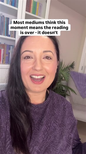There’s this moment that happens in mediumship readings that no one really prepares you for. Everything just… slows down. It gets quiet. And people immediately assume something’s wrong. It’s not. This is actually one of the most common parts of real-life mediumship readings and also one of the moments that trips people up the most if they’ve never experienced it before. That’s why I teach the way I do. I’d rather you meet these moments inside practice than for the first time in front of a client