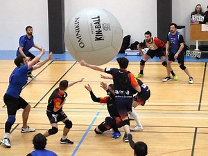 Morbihan : découverte du kin-ball, ce sport insolite qui se joue avec un gros ballon