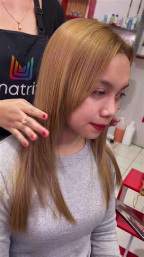 Warna Blonde selalu jdi best seller#haircolor #blondehair #viraltiktokvideo #fyppppppppppppppppppppppp #