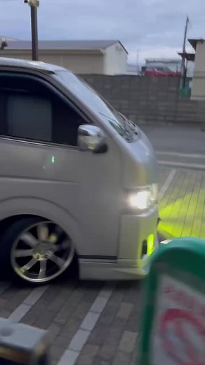 明けましておめでとうございます。 ハイエース復活から1週間経ちました。 4インチは快適車高#大阪 #06 #ハイエース #4型 #FABULOUS
