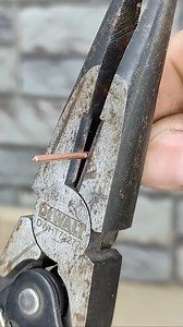 Be sure to remember this trick! How easy is it to screw a self-tapping screw into a loose hole #shorts #reel #viralreels #reelvideo #reelviral #foryou #fyp #foryoupage #viraltricks #viraltips #DIY #DoItYourself #DailyLifeTips #tricks #tips | TipsDeveloper