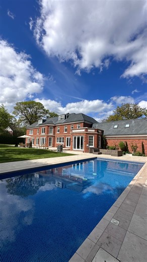 Inside a luxury £7,250,000 7-bedroom Surrey Mansion situated on the Wentworth Estate 🏡 The 15-minute episode featuring this home has already exceeded 100,000 views on our YouTube channel and 250,000 across all our socials! 🤩 To see more luxury homes just like this, head to our profile. • • #housetour #housetours #surrey #surreyhomes #ukhomes #luxuryhomes #homedecor #hometour #surreylife #mansiongoals #theluxuryhomeshow #mansiontour #amazinghomes | The Luxury Home Show