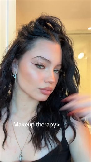 Peyton Sama on Instagram: "Makeup therapy"