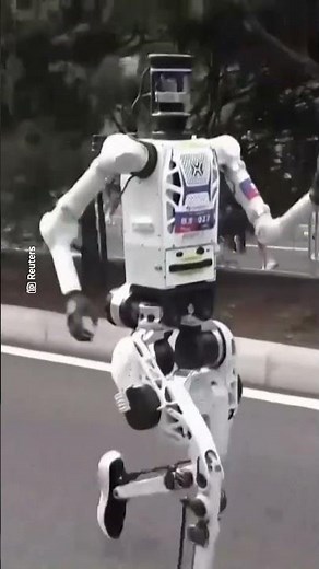 Humanoid robots outperform humans in a half marathon