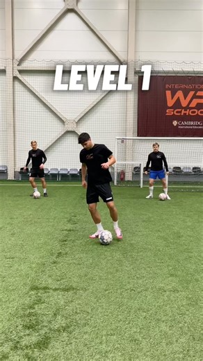 Will you repeat this control with your colleagues? 😎⚽️🔝#GainControl #Footballskills #Control