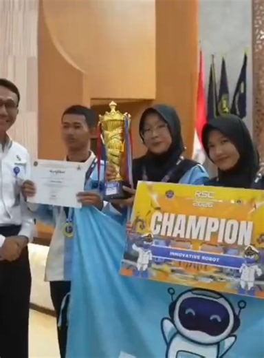 Dari ketangguhan di atas arena, sampai monitoring cerdas di lautan 🌊🤖. Inilah dedikasi kami untuk masa depan teknologi Indonesia! 🇮🇩✨ #inovasimaritim #robotikindonesia #sumorobot #lombarobotik #fyppppppppppppppppppppppp @MAN 1 METRO LAMPUNG