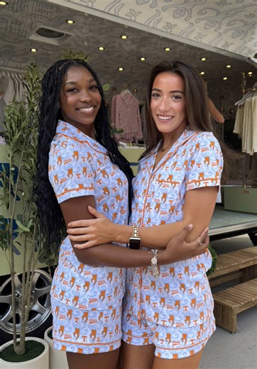 There’s nothing sweeter than a trip down South. 🧡✨ From UT pajamas to pancakes, Knoxville showed us so much love. Thank you to Pancake Daddy’s for making our day extra sweet! 🥞🐒 We can’t wait to see you tomorrow for Day 2! 🤭 #RollerRabbit #RollerRabbitOnTheRoad