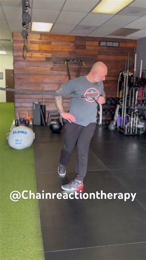 Single arm cable row with thoracic rotation & hip internal rotation pivot