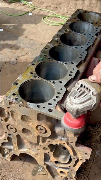 Cylinder Block Cleaning Tutorial | Engine Maintenance #dieselengine #mechanic #viralshort