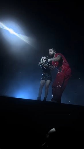 Drake brought a fan on stage to perform "Hours In Silence" during his Phoenix tour stop and she went crazy. #Drake #ItWasAllABlur | Rolling Stone