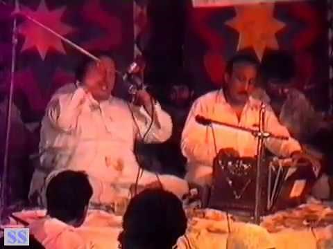 Tumhe Dillagi Bhool Jani Padegi by Nusrat Fateh Ali Khan ,Very Old Live Rare Video