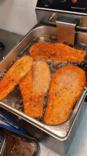 What’s going on boys and girls? Mikey Underground here💪🏼🍕 Say hello to our newest hero — the Eggplant Parm 🤤 Crispy eggplant, melted mozzarella, and our homemade marinara all packed into one perfect bite 🍅🔥 🚚Delivery/Pickup Only 📱Text Orders: 516-589-2523 💻https://mikesundergroundpizza.com | Mikes Pizza