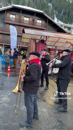 Étoile des Neiges : Magie de l'Hiver à Châtel