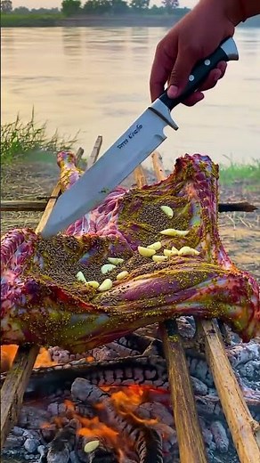 🌅🔥 Riverbank Sunset Goat Roast ASMR | Whole Goat Over Embers 🍖 | Smart Knife Cutting 🎥