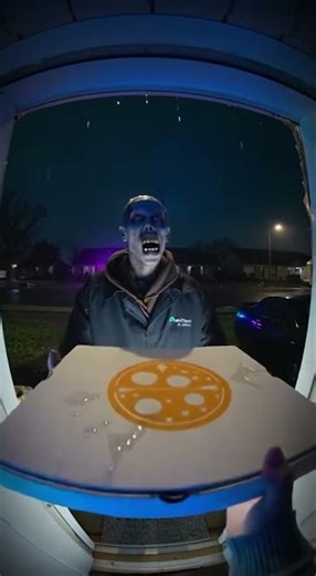 “Alien politely ringing the doorbell at 3AM 👽🚪💀”