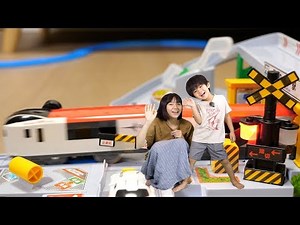 カンカン踏切の世界に入ってプラレールを見てみた