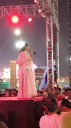 Sunanda sharma live show Kachori 🤣 #sunandasharma #concert #lifeisbutadream #live #music