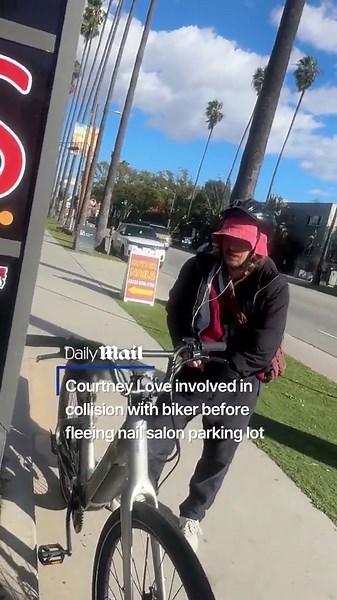 Courtney Love involved in collision before fleeing scene