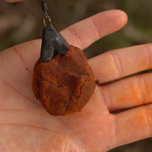 The Perfect Paste for River Fishing 👌 If you've been lucky enough to smell the awesome Pro-Stim Liver, you'll know that this is going to be a firm favourite amongst river anglers! Our 300g pots of shelf life paste are perfect for adding that extra attraction around your hookbait, delivering incredible, potent attraction into the swim! -High solubility and digestibility even in cold water conditions ✅ -Intense smoked garlic sausage profile with smooth spiced liver ‘bite’ 🧄🌭 -Uncooked & packed 