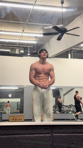 Transforming in the Gym Mirror: Aesthetic Switch