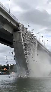 Sea Bridge Collapse#Bridge Body Violently Shakes#Concrete Blocks Splatter#Deck Falls into Sea | sunshine101