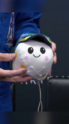 $RiseFist bump, Rise! Man, what a touching moment — zipping up Rise, knowing we've got 5,647,889 names flying with us around the Moon.For everyone. For every single person.Folks from all over the world sent in their names through the Send Your Name with Artemis campaign. Those names are now loaded onto an SD card that's safely tucked inside "Rise" — the zero-gravity indicator designed by second-grader Lucas Ye from California.Thanks for riding along with us, friends! #Rise #Artemis #ToTheMoonCpF