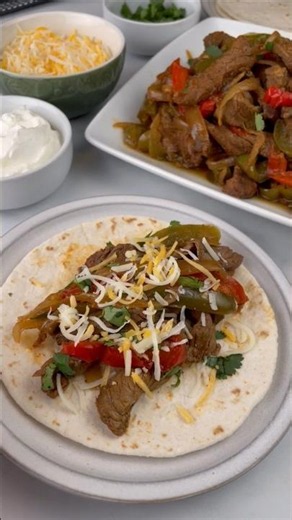Easy Crock Pot Fajitas #fajitas #dinner #recipe #summer