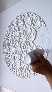 My favourite relief flower painting. I am truly grateful it’s hanging in my collectors home. And if you’d like to learn full detailed step by step tutorial together with material description, it’s all in my tutorial on patreon Mii paintings (you can also find it in my comment). Have an amazing start of July ❤️🎨🧑🏻‍🎨#love #art #artist #painting #relief #flower #gold #floral #tutorial #artofinstagram #artoftheday #artforsale | Mii.paintings