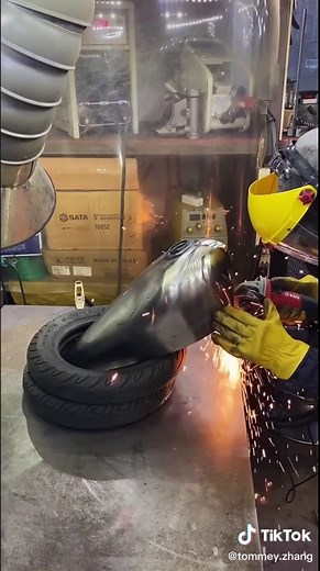 make a retro motorcycle fuel tank.#makeup #production #welding #repair #retro