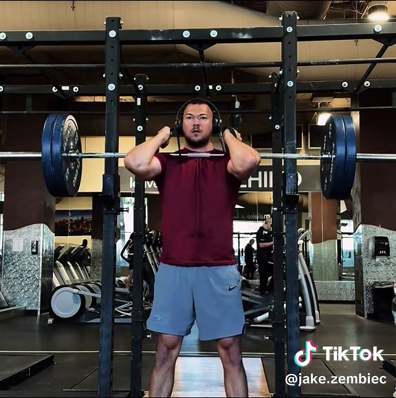 First time ever programming front squats. 3-1-0 tempo. Need all the critiques I can get 👂🏼🦻🏼