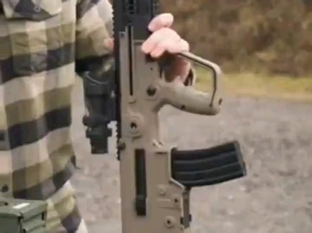 塔沃尔X95突击步枪实弹射击