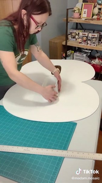 DIY Balloon Mosaic Number 8 Tutorial
