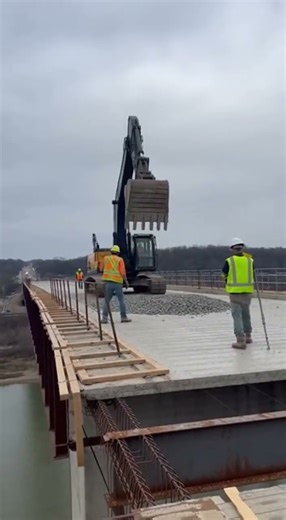 Steel, Concrete, Workers—Everything Fell When the Structure Failed