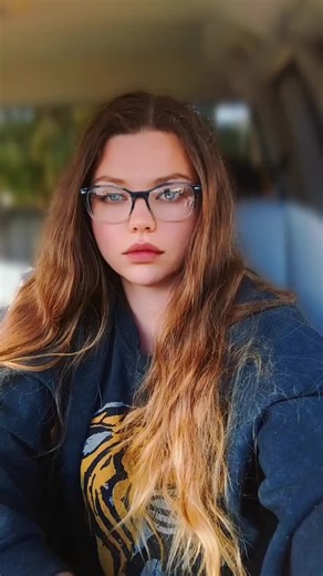 Godessofspace (@alienimpasta)’s videos with I Like How I Look - Jessie Murph