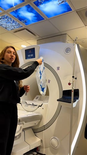 Testing how strong an MRI machine's magnetic field really is 🧲😲 | UNILAD Tech