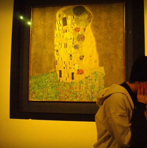 Exploring Gustav Klimt's The Kiss in Vienna