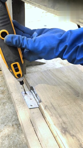 Perfect hinges setting for door fix process 🪵 door par hinges setting asan tarika #hinges #diy #door