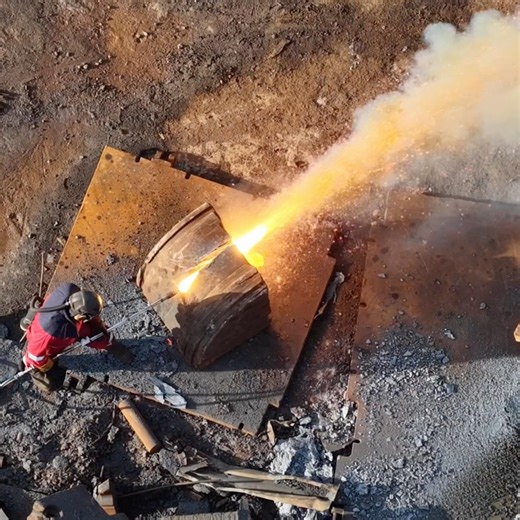 Torch Cutting / Lancing Heavy Steel 🔥 at Liverpool Scrap Yard #scrapyard #fire #heavymachinery