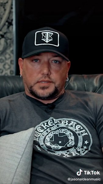 Can’t wait for y’all to hear “Your Mama” off my new album #GEORGIA out 4/22. Preorder at the link in bio. #countrymusic #jasonaldean #macongeorgia