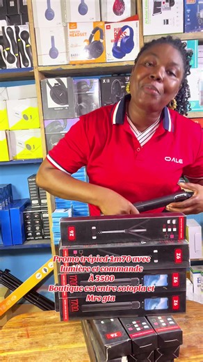 Promo trépied de 1m70 cm avec lumière et commande à 3500 stock limité. Veillez passer vos commandes sur whatsappp 228/92/05/73/17#togo #tiktoktogo228🇹🇬🇹🇬🇹🇬ktogo228 #togolais228🇹🇬 @HODAKO TV @Majorito Totorino