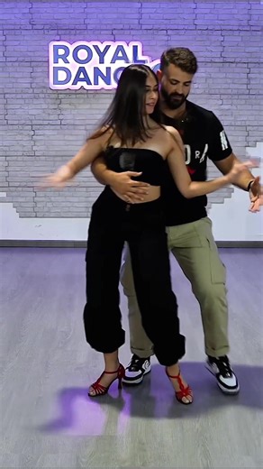 Bailando en el Día de Reyes: Aprende Bachata con Royal Dance